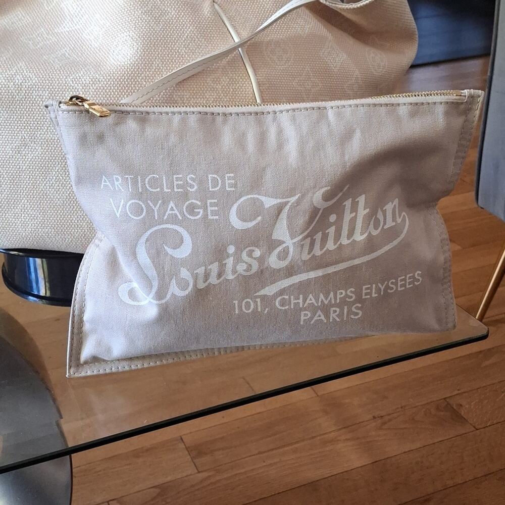 Louis Vuitton Cream Tote Bag - Picture 3 of 16
